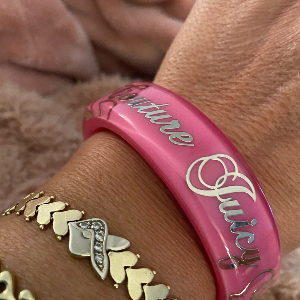 SOLD SOLD SOLD M NEW! JC BANGLE BRACELET SUPER CUTE 💕🥰 💕